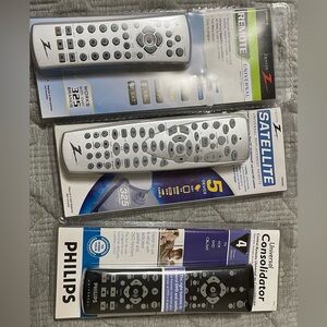 Universal TV vcr remote 3 remote new in orginal packing